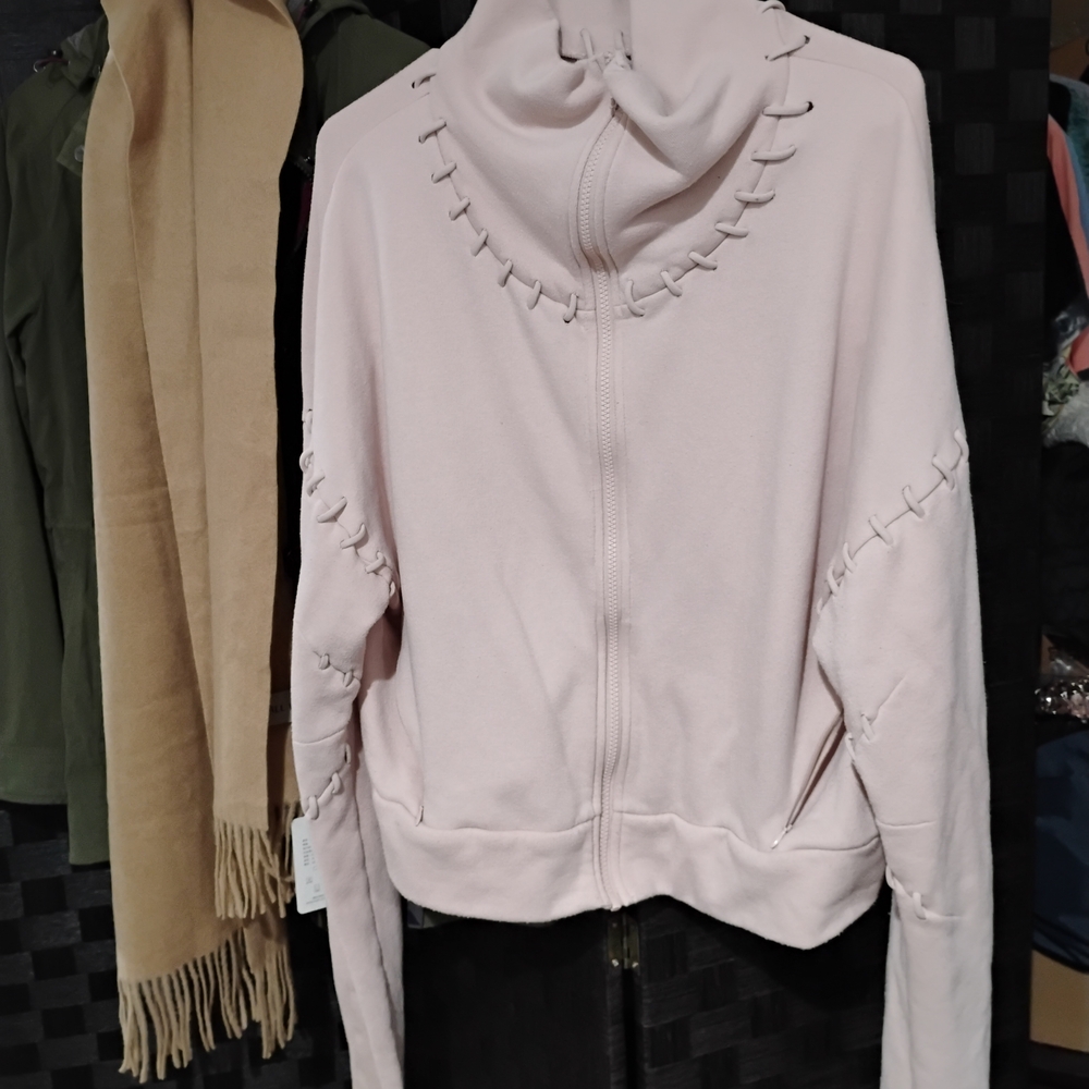 ALO Rare Yoga Splice Cream Sweatshirt